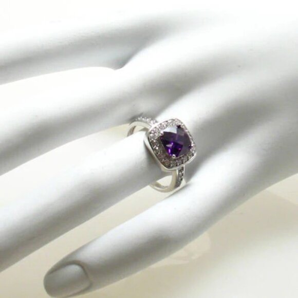 EXQUISITE SQUARE CUT AMETHYST PURPLE COLORED CZ COCKTAIL RING IN STERLING SILVER - Picture 3 of 3